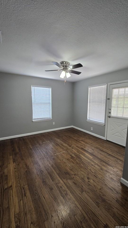 302 W Southcross Blvd - Photo 6 of 11