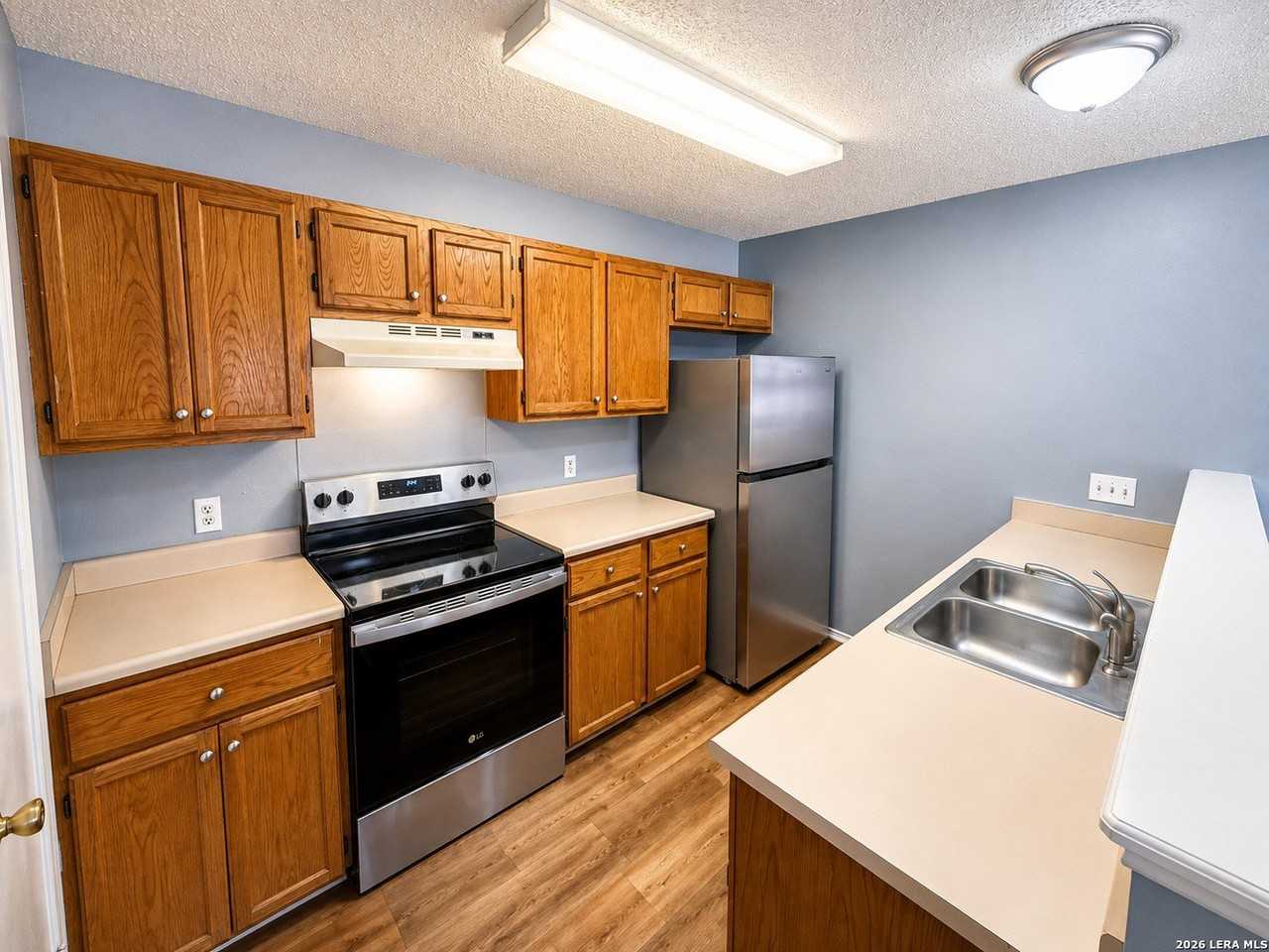 10040 Woodtrail - Photo 4 of 19