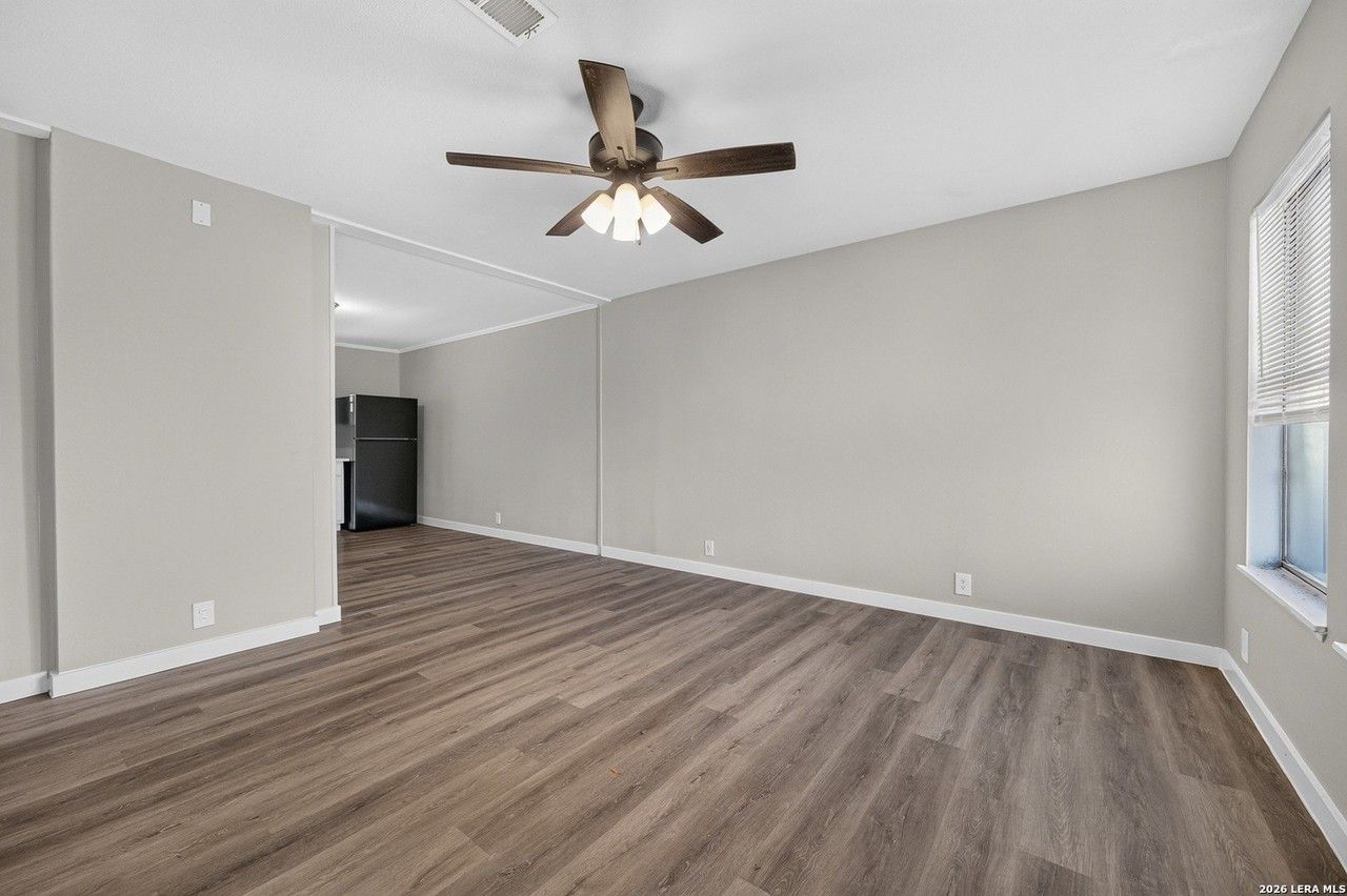 425 San Blas - Photo 2 of 9