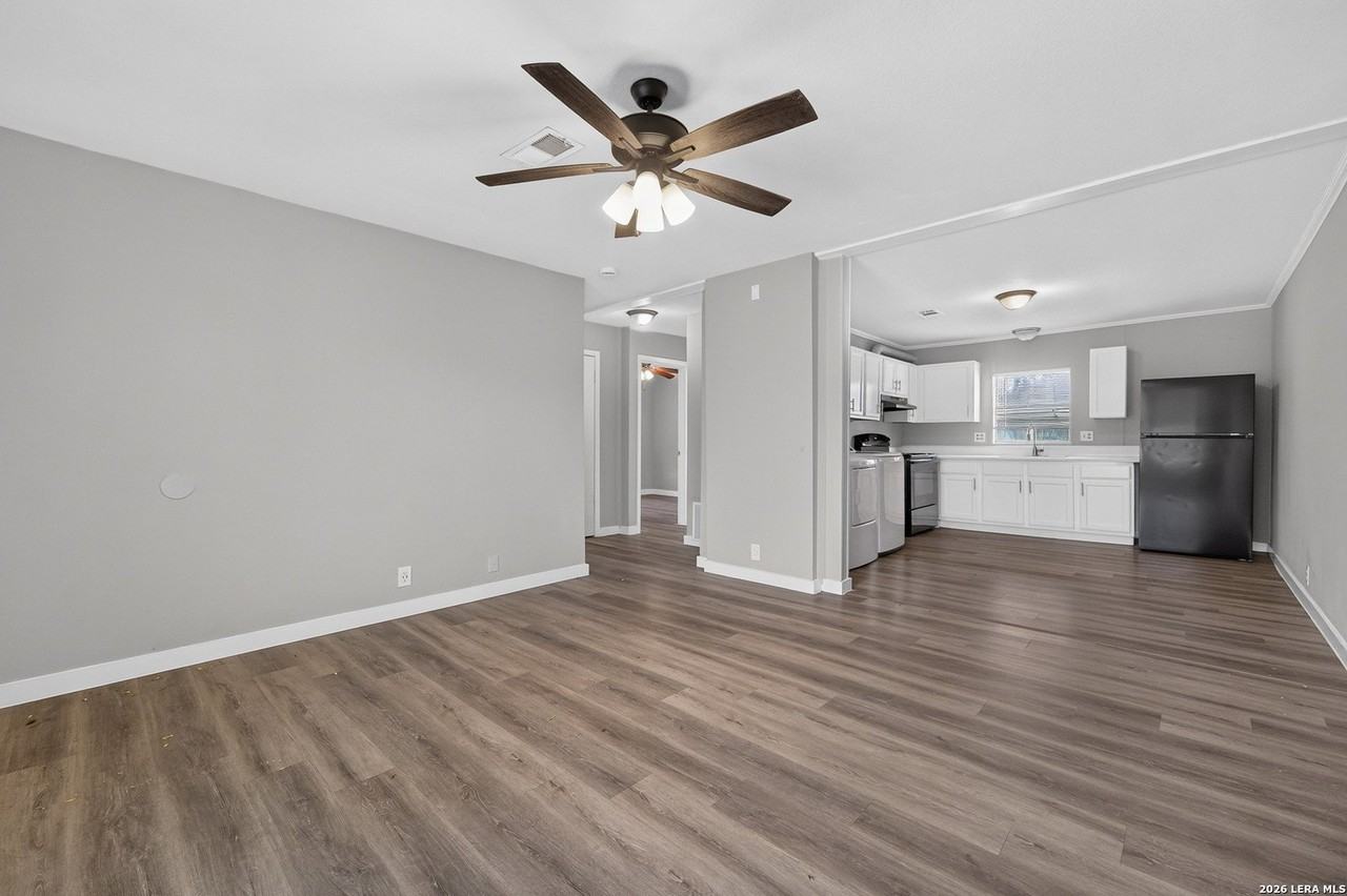 425 San Blas - Photo 4 of 9