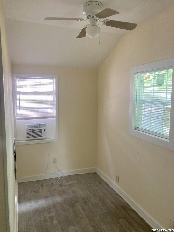 2409 Booker St - Photo 6 of 11