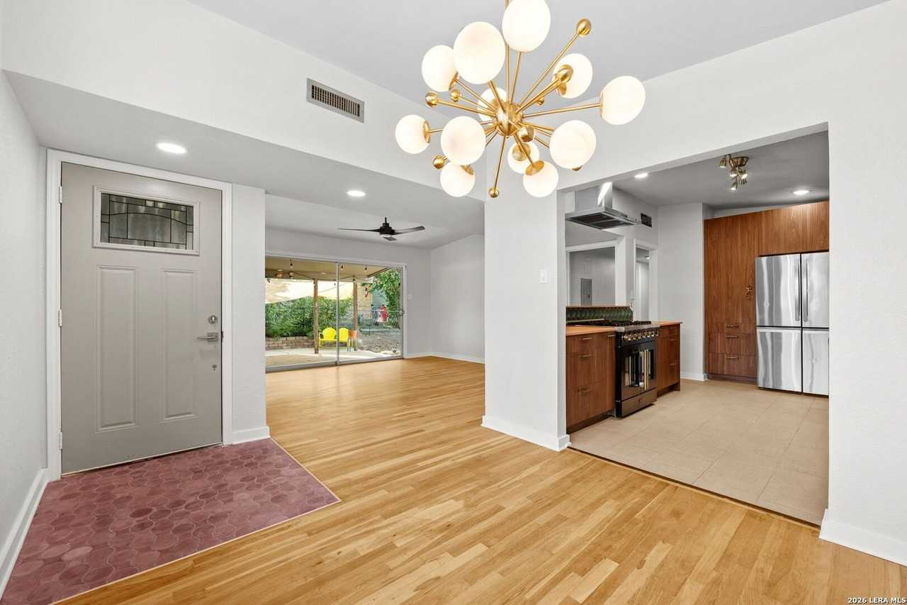 214 Southbridge St - Photo 7 of 30