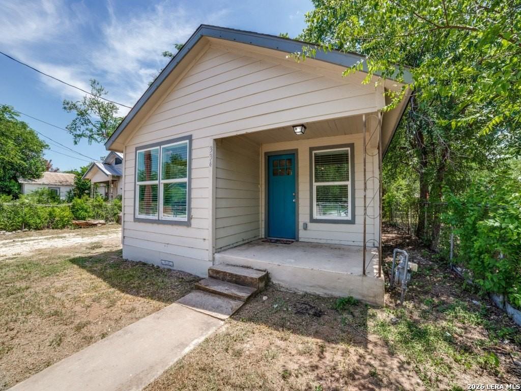 334 Bank St - Photo 2 of 25