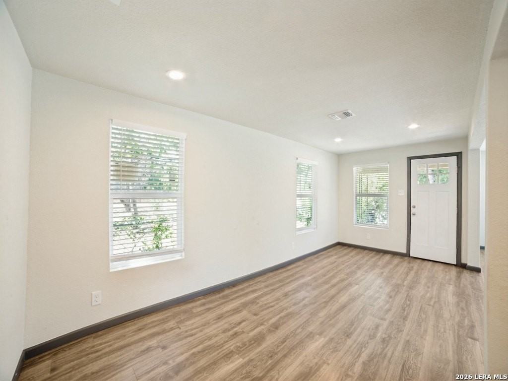 334 Bank St - Photo 4 of 25