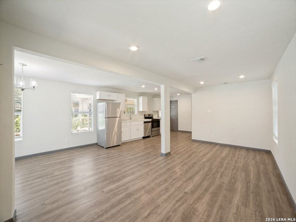 334 Bank St - Photo 5 of 25
