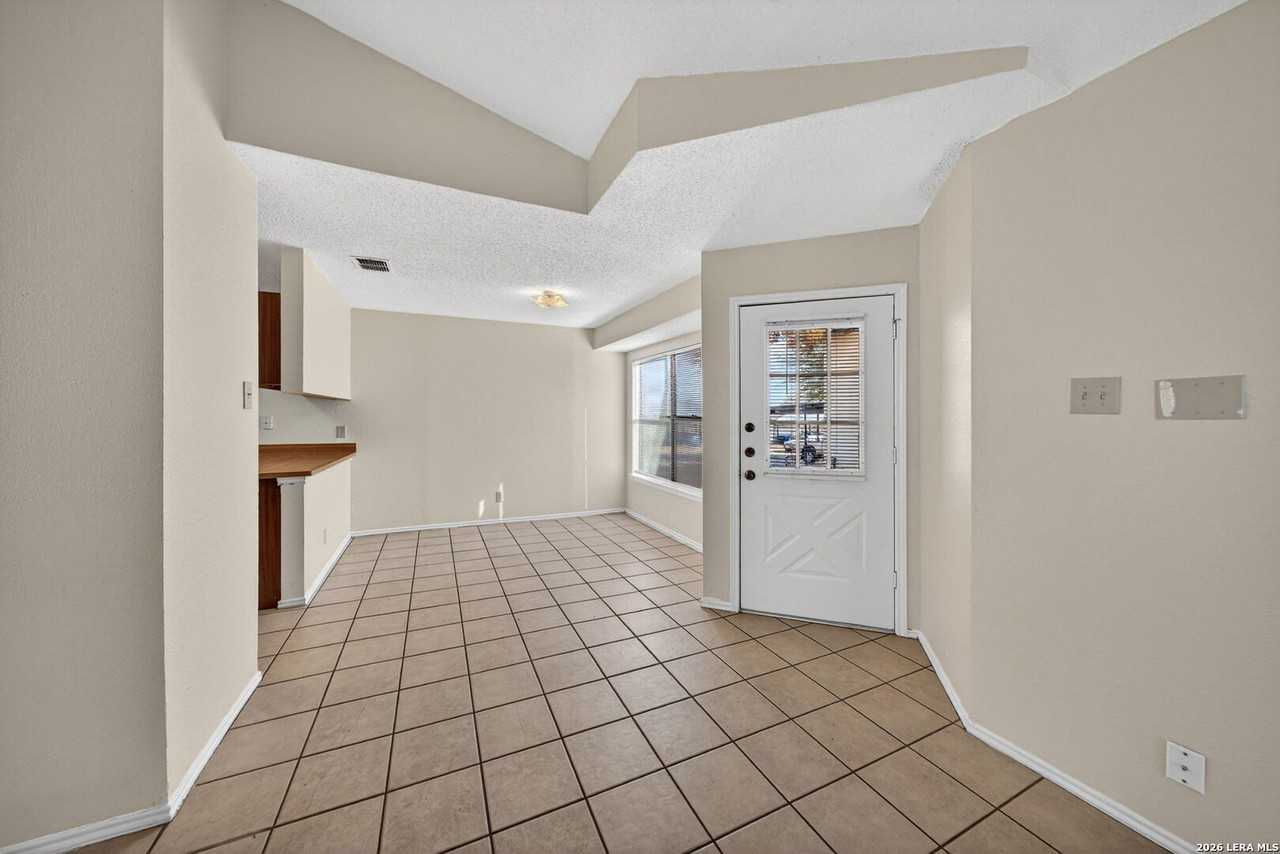 727 Cypressbrook Dr - Photo 5 of 32