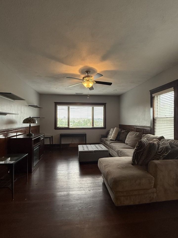 1181 Saratoga St - Photo 3 of 20