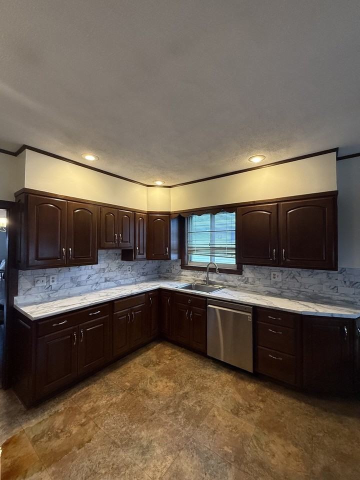 1181 Saratoga St - Photo 6 of 20