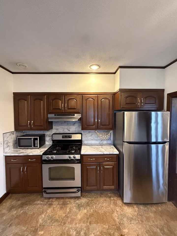 1181 Saratoga St - Photo 7 of 20
