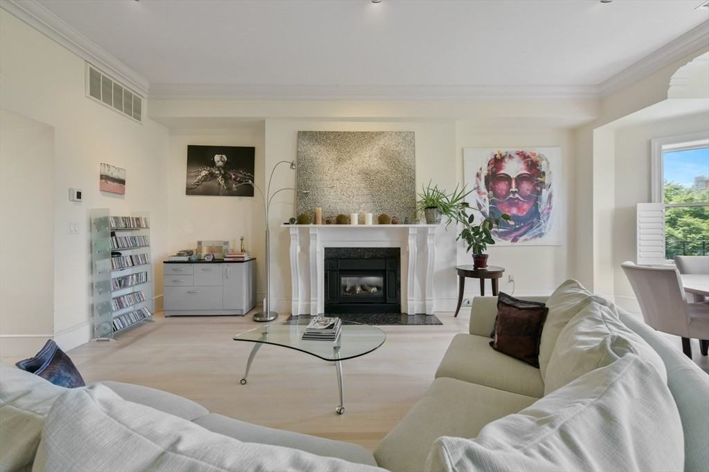 294 Commonwealth Ave - Photo 5 of 24