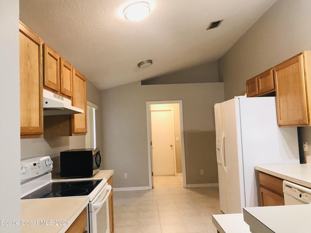 2205 Myla Ln - Photo 5 of 25
