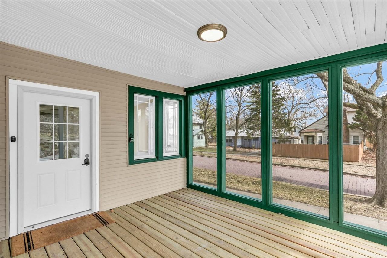 502 W John St - Photo 5 of 41