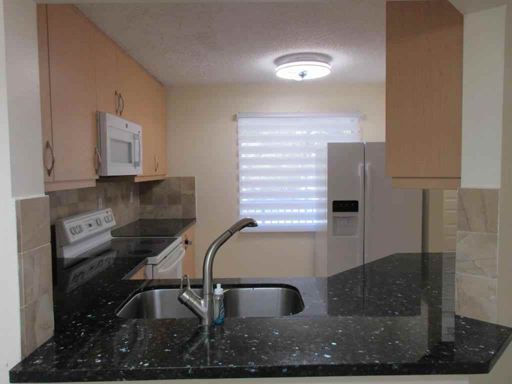 9180 Nw 40th St - Photo 6 of 15