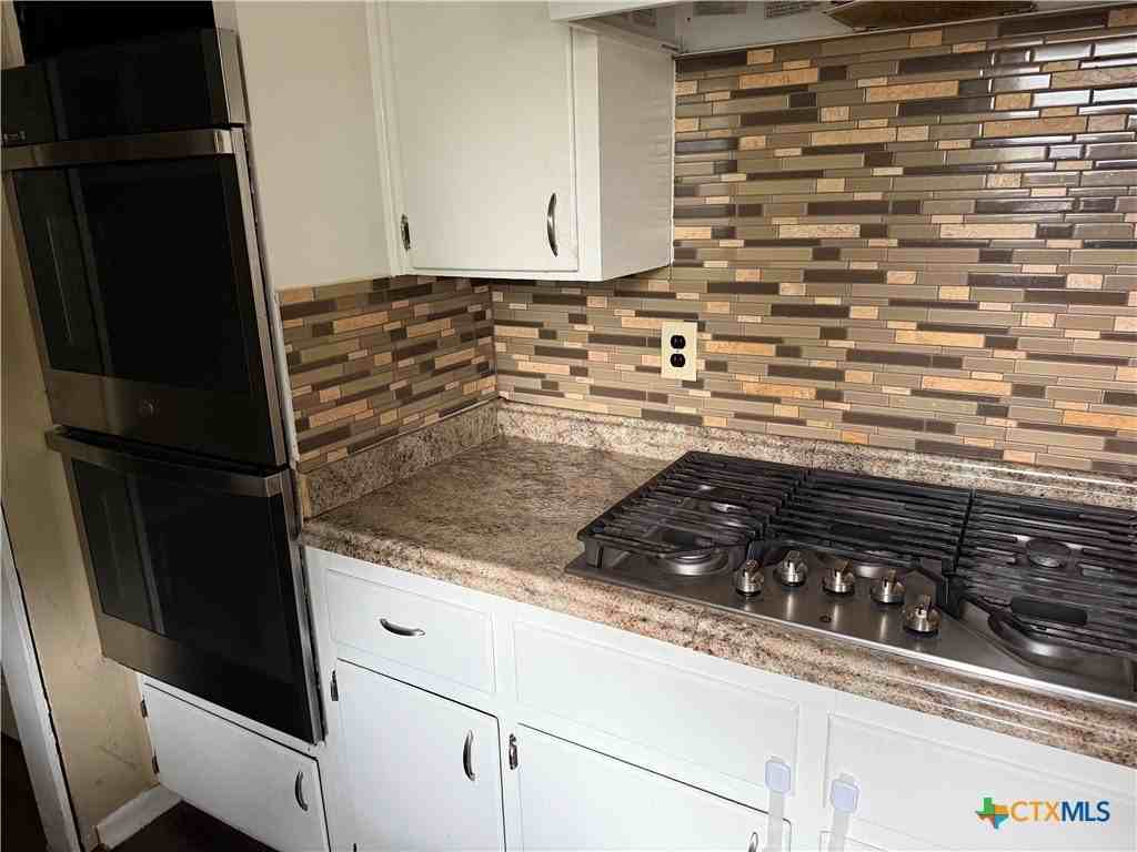 615 Bishop Dr - Photo 3 of 10