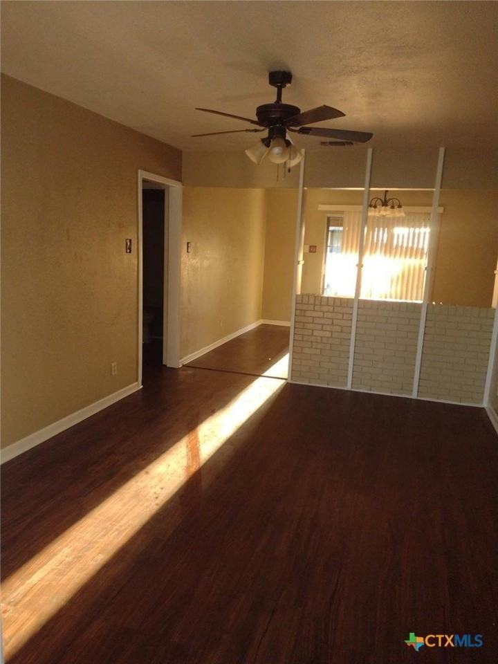 615 Bishop Dr - Photo 5 of 10
