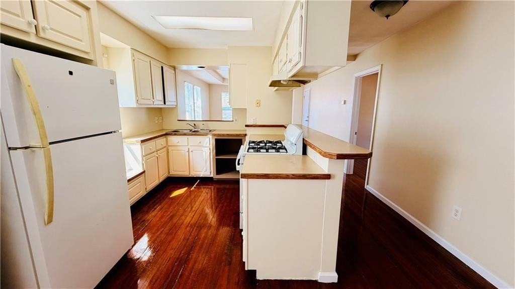 384 Metacom Ave - Photo 2 of 9