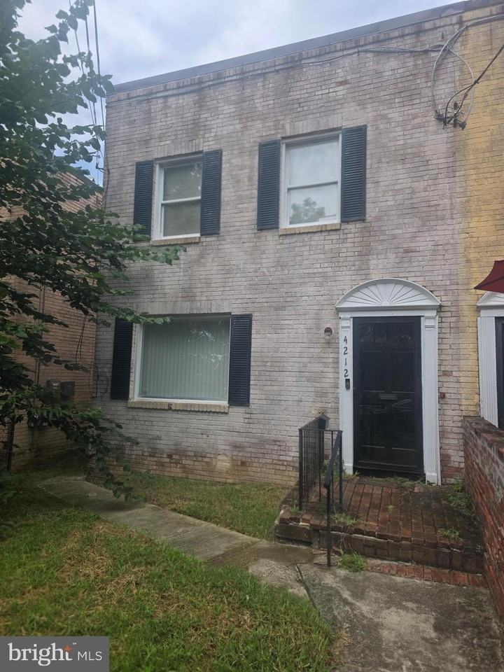4212 Clay St Ne - Photo 2 of 21