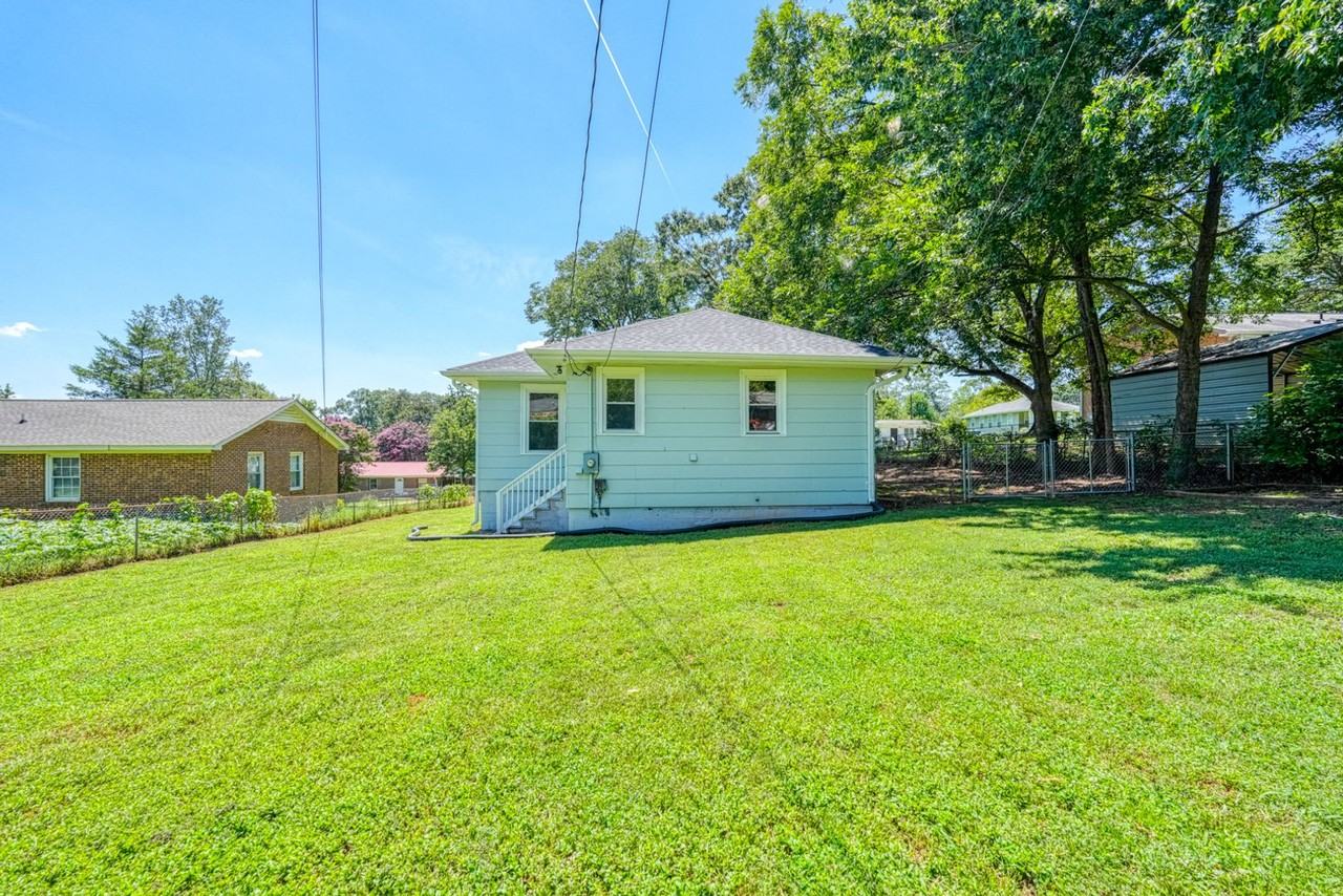 105 Beth St - Photo 6 of 33