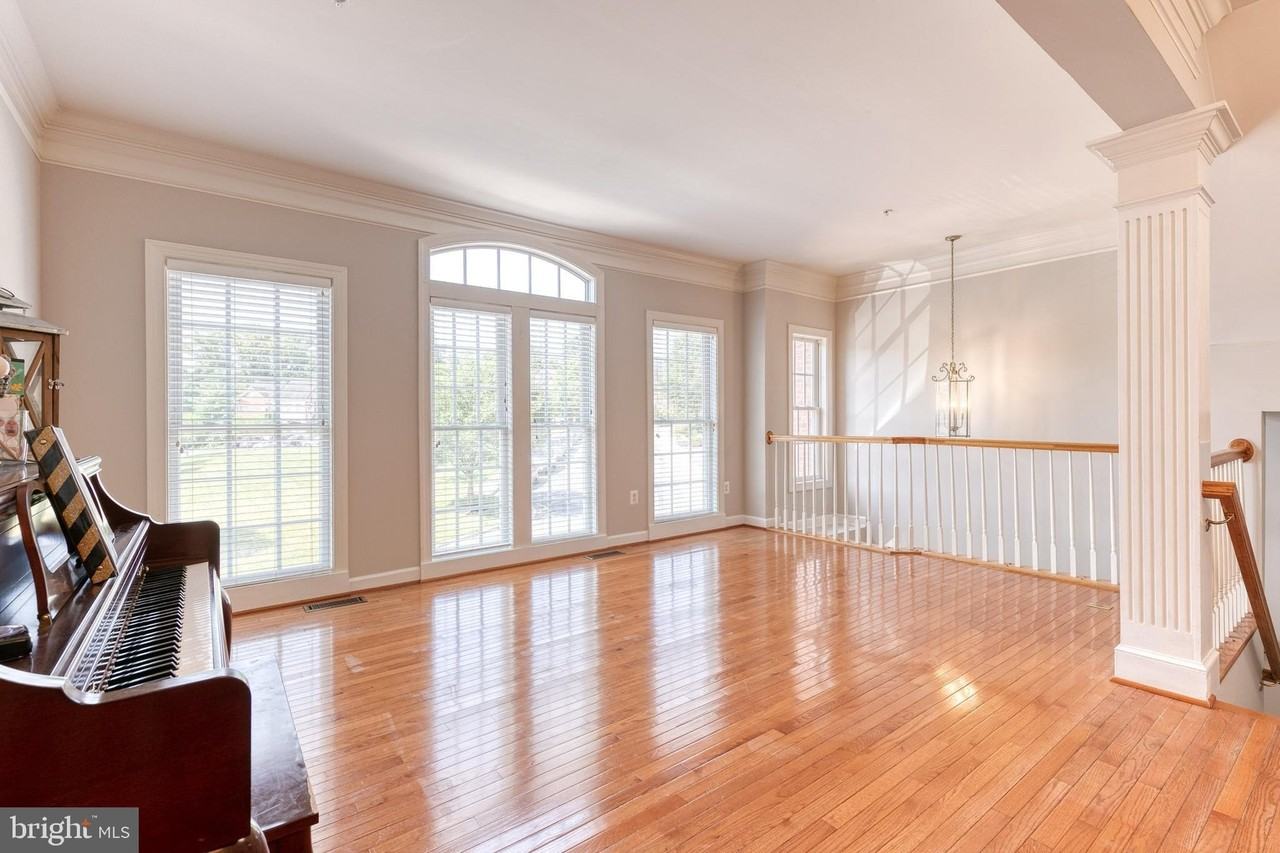 1564 Penzance Way - Photo 2 of 33