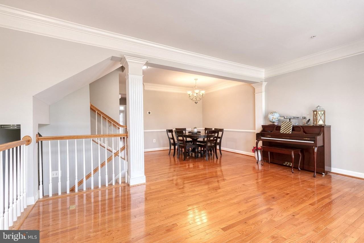 1564 Penzance Way - Photo 4 of 33