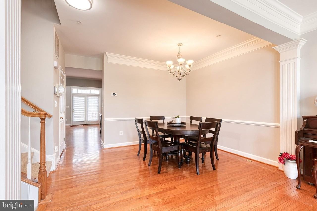 1564 Penzance Way - Photo 7 of 33