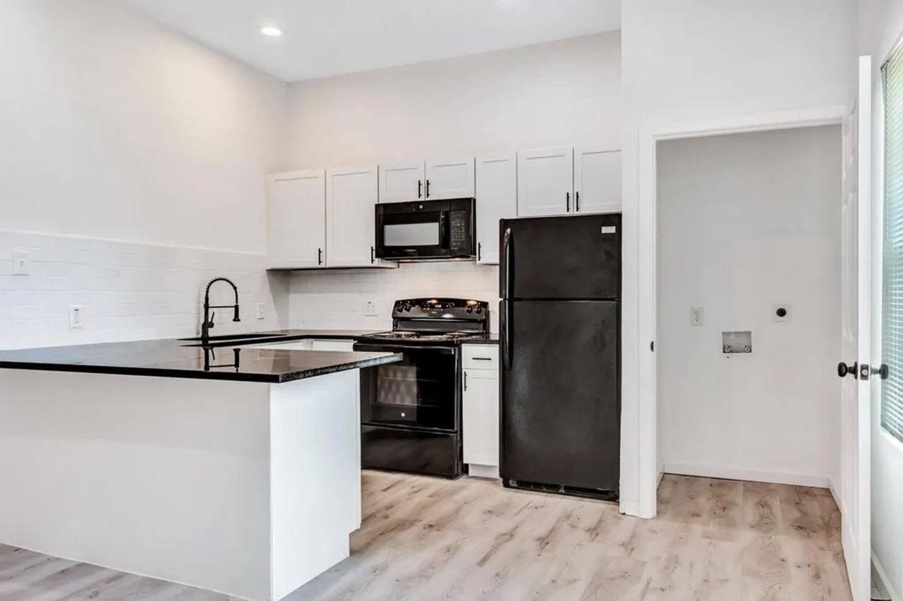 817 W 9th St - Photo 4 of 14