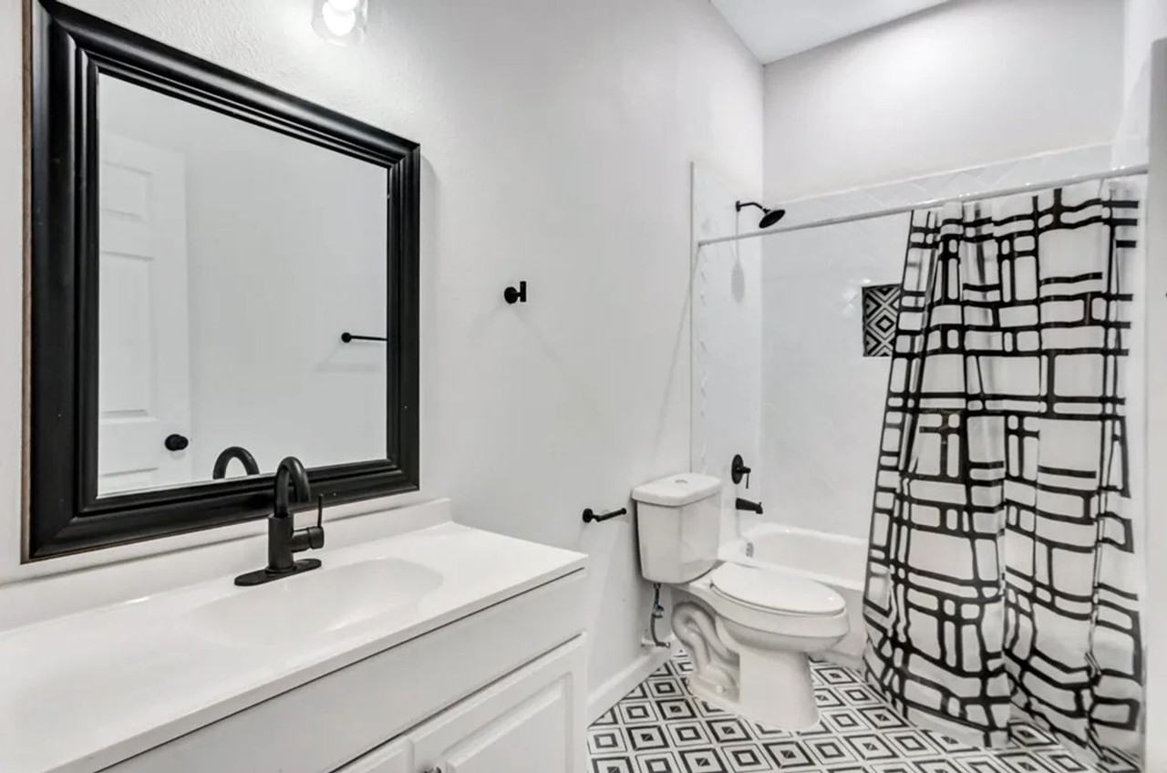 817 W 9th St - Photo 5 of 14