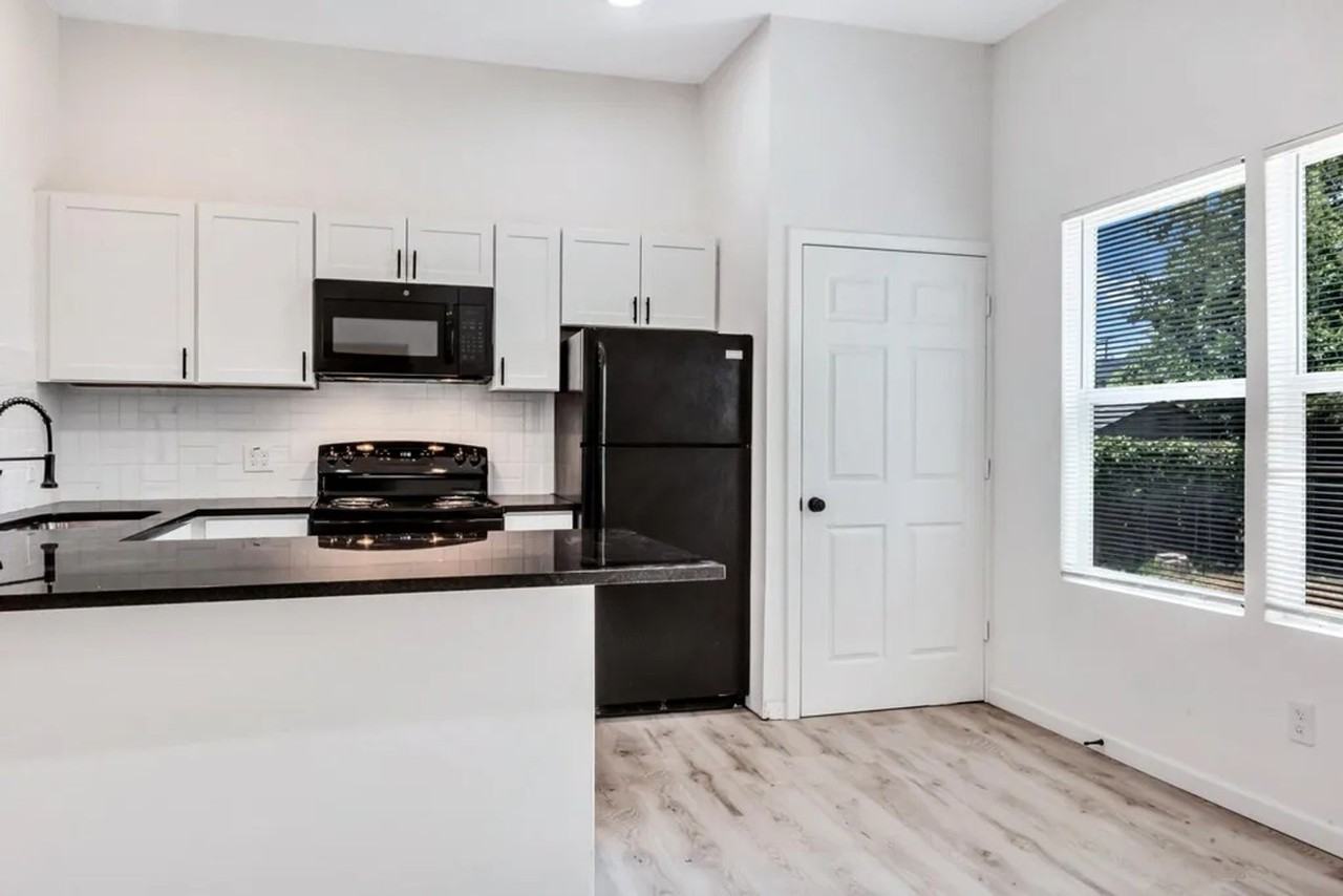 817 W 9th St - Photo 6 of 14