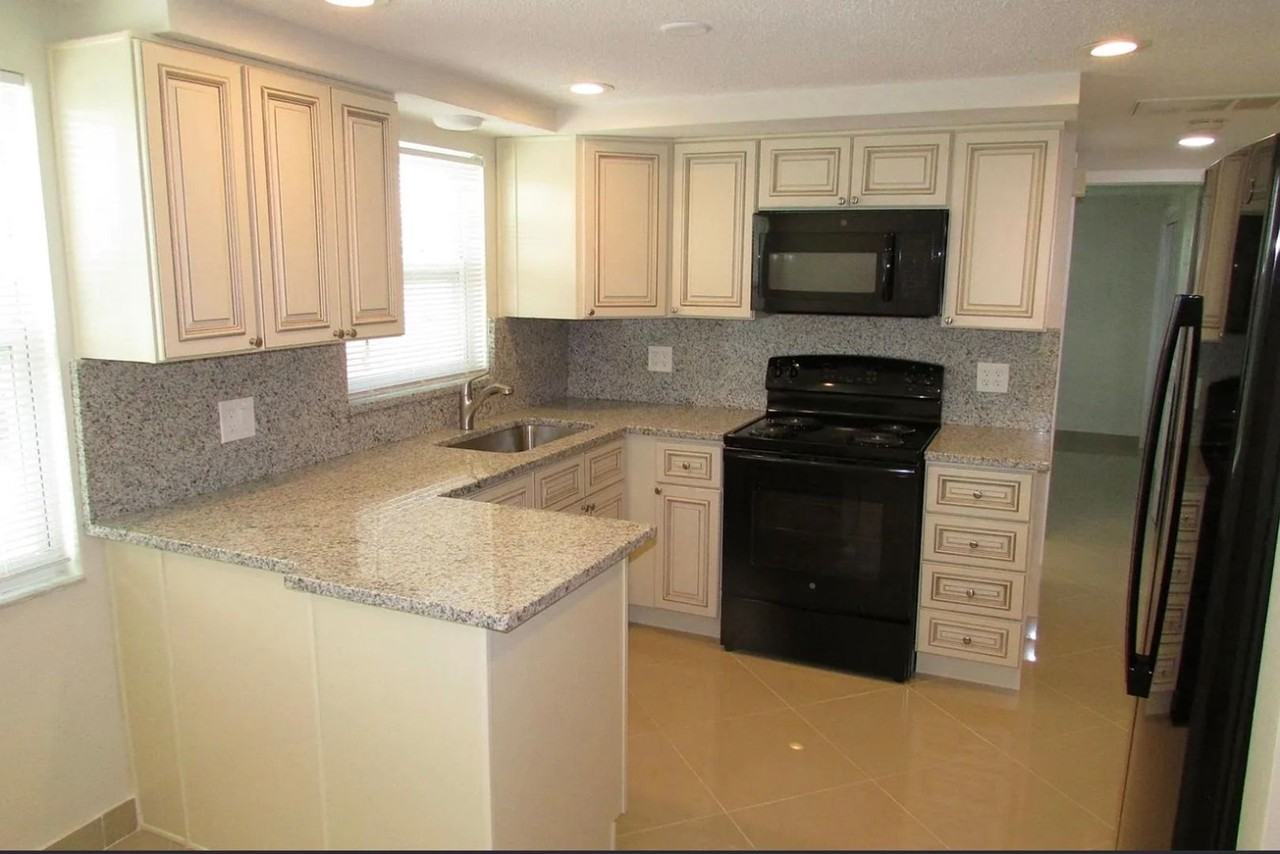 10909 Fillmore Ave - Photo 3 of 11