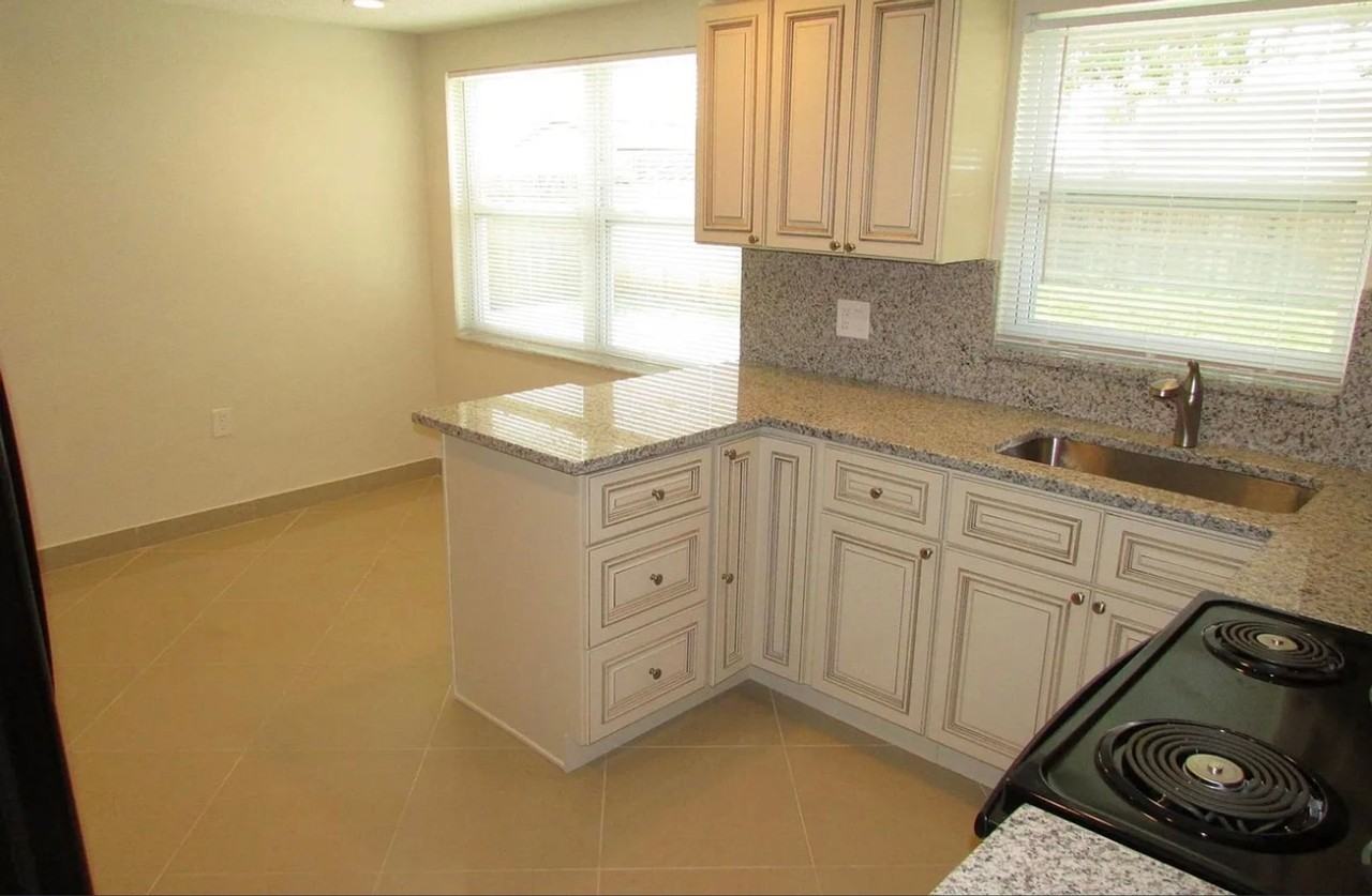 10909 Fillmore Ave - Photo 4 of 11
