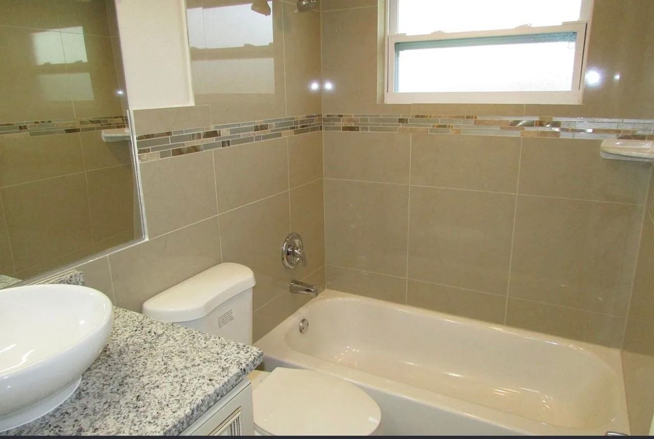 10909 Fillmore Ave - Photo 6 of 11