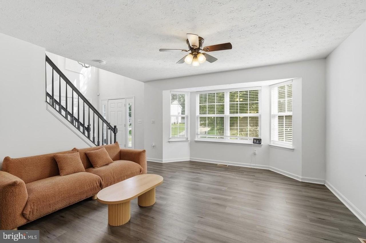 46702 Sandalwood St - Photo 6 of 50