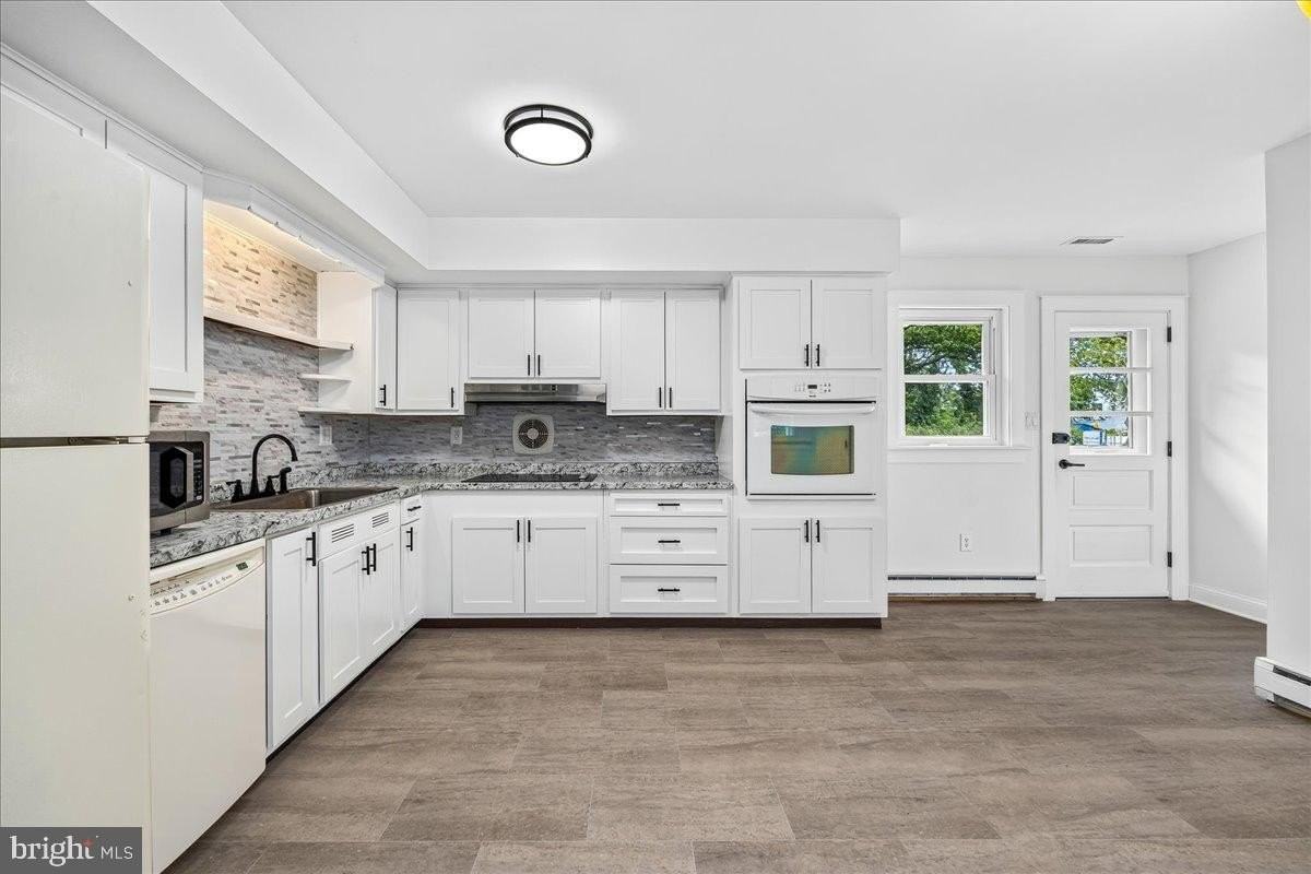 46 Browning Ave - Photo 3 of 27