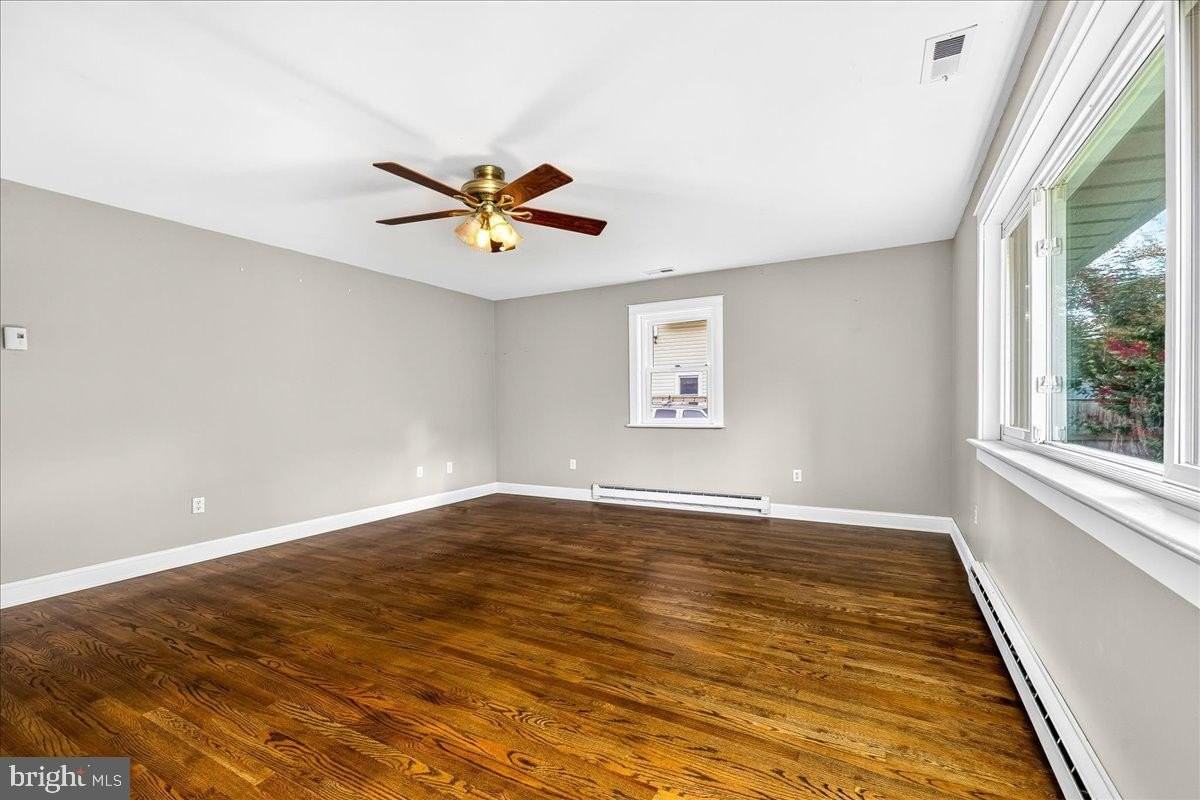 46 Browning Ave - Photo 7 of 27