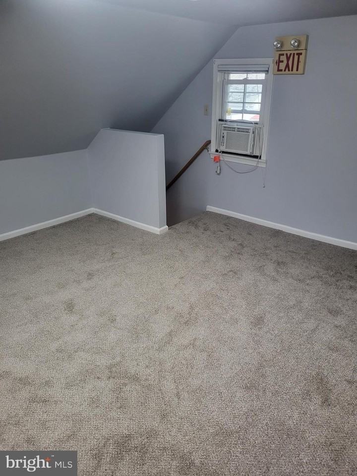 40 Oak Ave - Photo 4 of 10