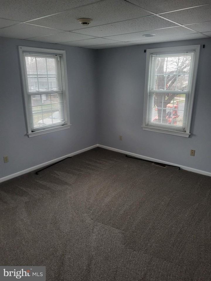 40 Oak Ave - Photo 5 of 10