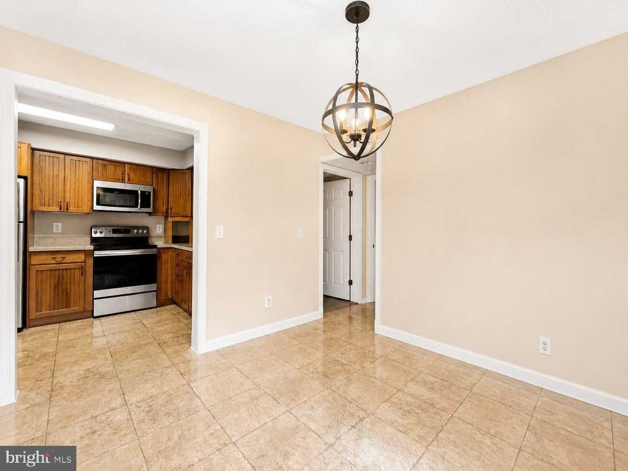2112 Sayre Dr - Photo 5 of 22