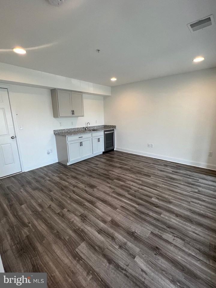 1412 Market House Ln - Photo 2 of 37
