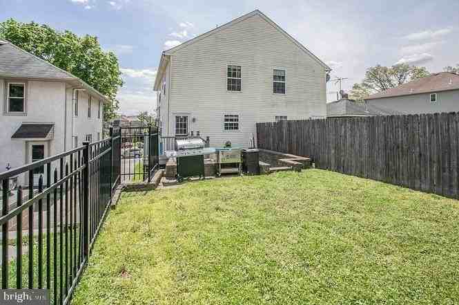 321 Southern Ave - Photo 2 of 21