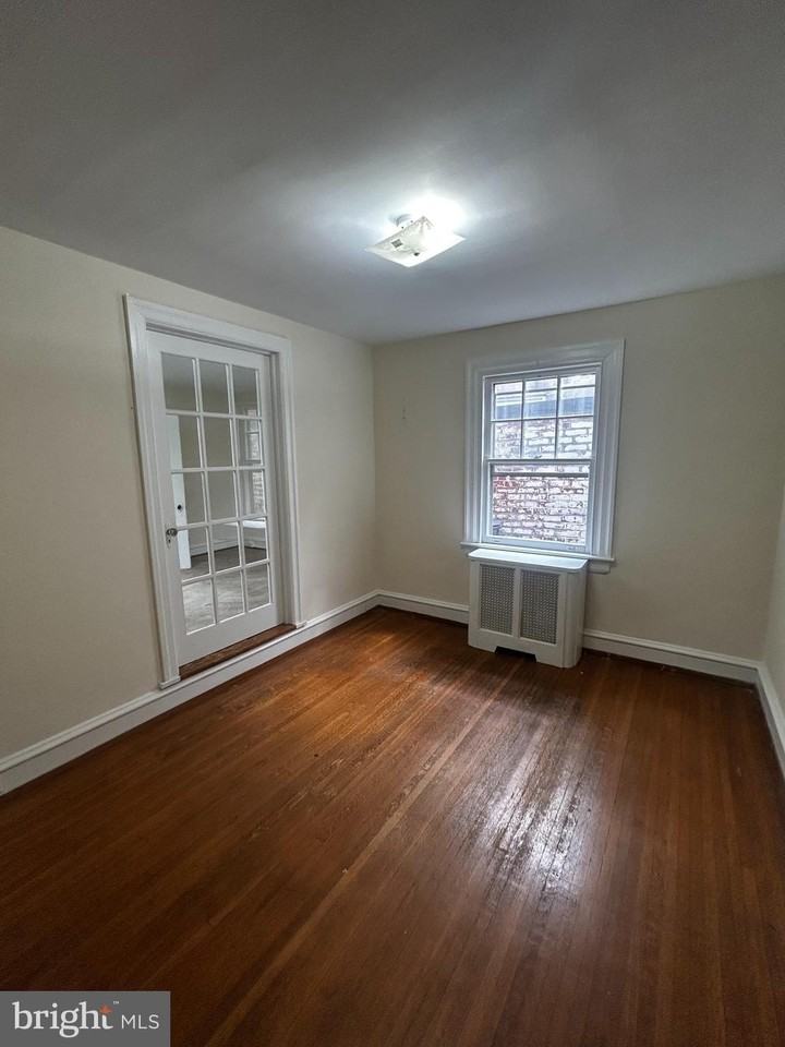 237 Haverford Ave - Photo 3 of 5