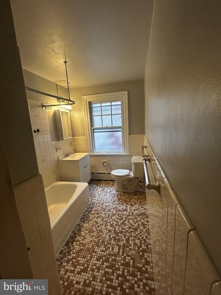 237 Haverford Ave - Photo 4 of 5