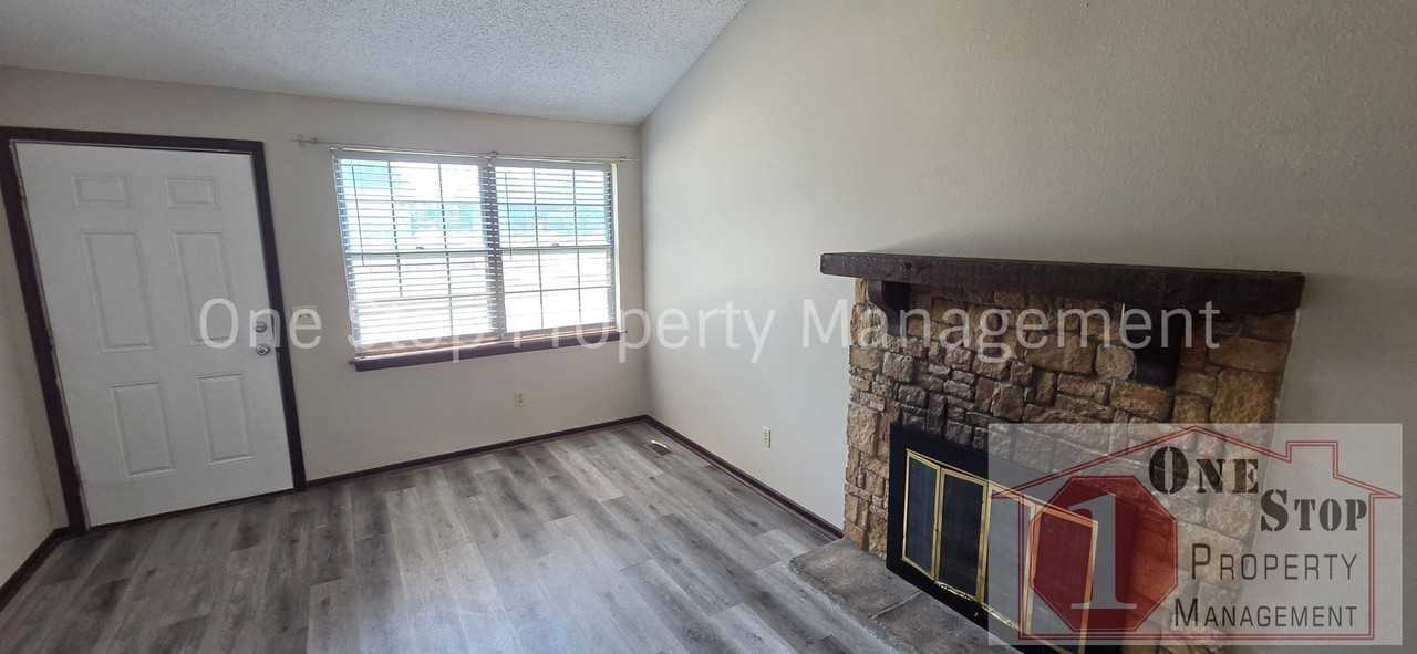 1300 E 152nd Ter - Photo 4 of 22