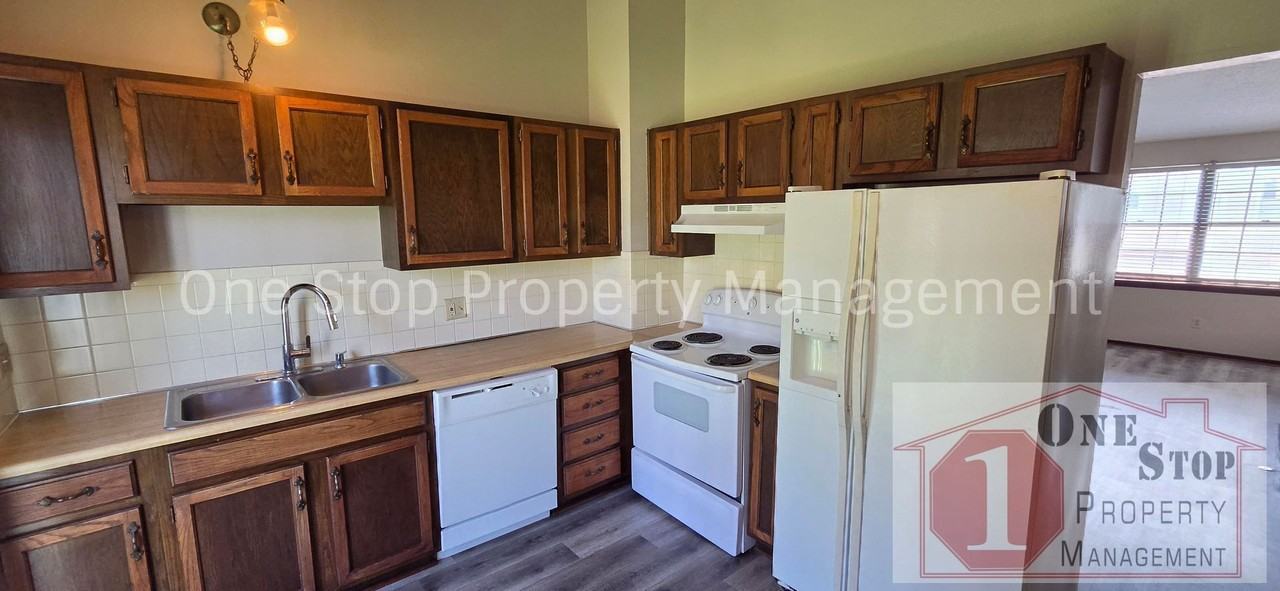 1300 E 152nd Ter - Photo 7 of 22