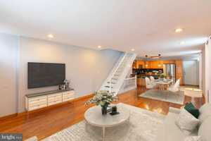 featured image of 152 Tree St