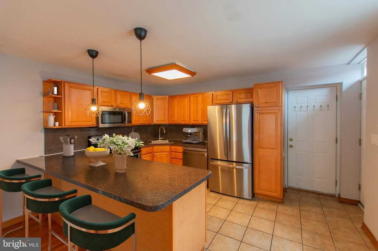 152 Tree St - Photo 3 of 27