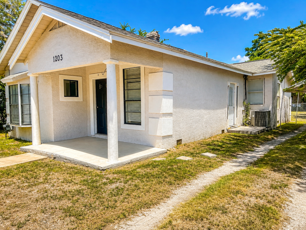 1203 Lamar St - Photo 2 of 13