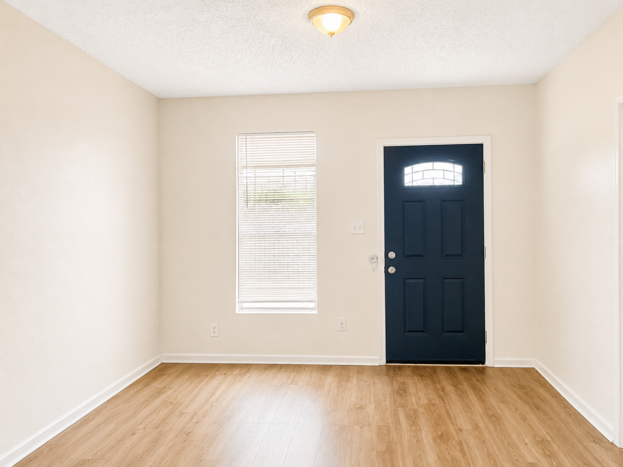 1203 Lamar St - Photo 4 of 13