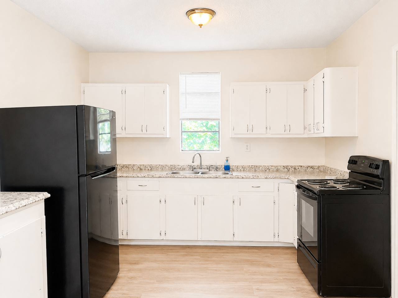 1203 Lamar St - Photo 6 of 13