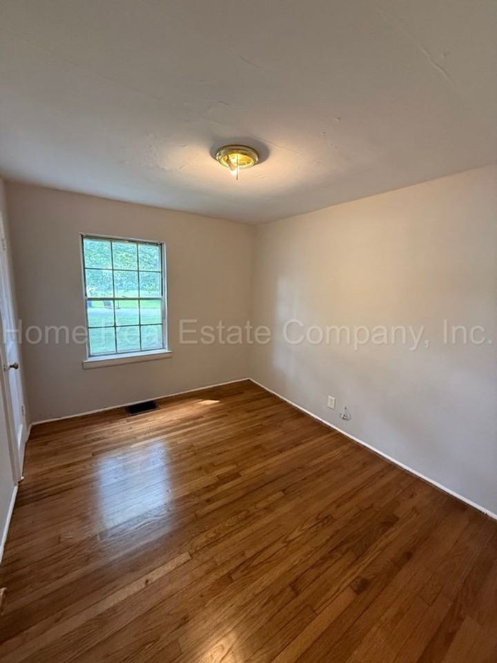 658 Clemson Cir - Photo 4 of 8