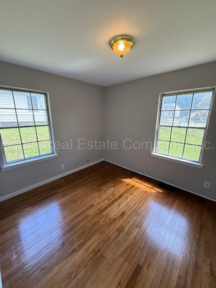 658 Clemson Cir - Photo 6 of 8